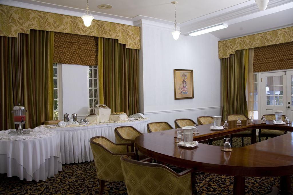 Cardiff Hotel And Spa Ранэвей-Бей Экстерьер фото